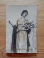 Antike Ostergruss Postkarte, Dame mit Blumenstrauss Ostern