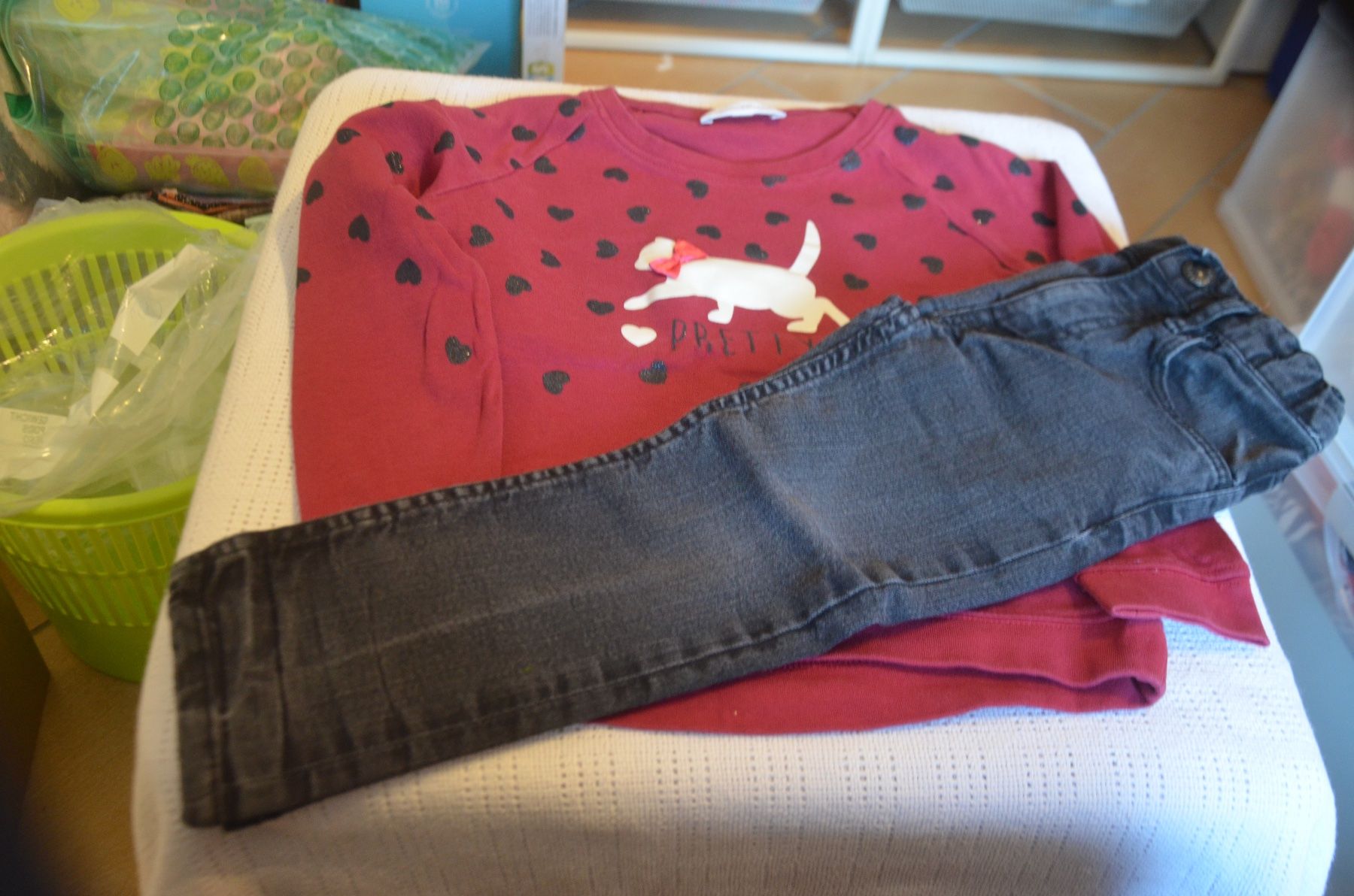 Lotti & Set di vestiti: TAILLE 98 - HOSE + SWEATSHIRT – Usato da Chiasso venduto da Dolly015