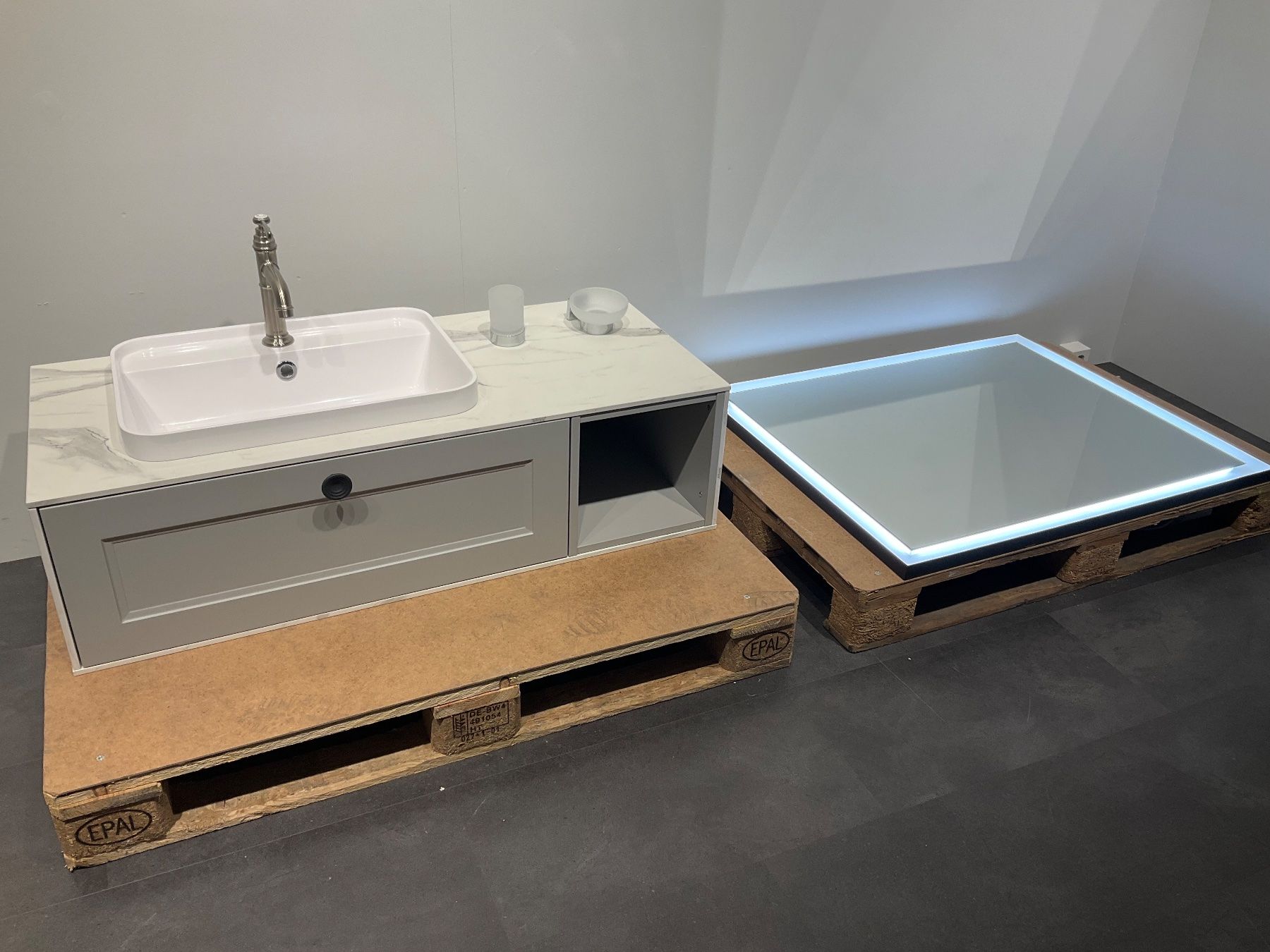 Mobili per bagno: 069 Badmöbelkombination, Steinoptik, grau/weiss, 112cm – Nuovo (secondo la descrizione) da Derendingen venduto da Meisterstuecke
