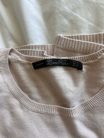 Knit nude colour. Perfect for autumn days. Size M