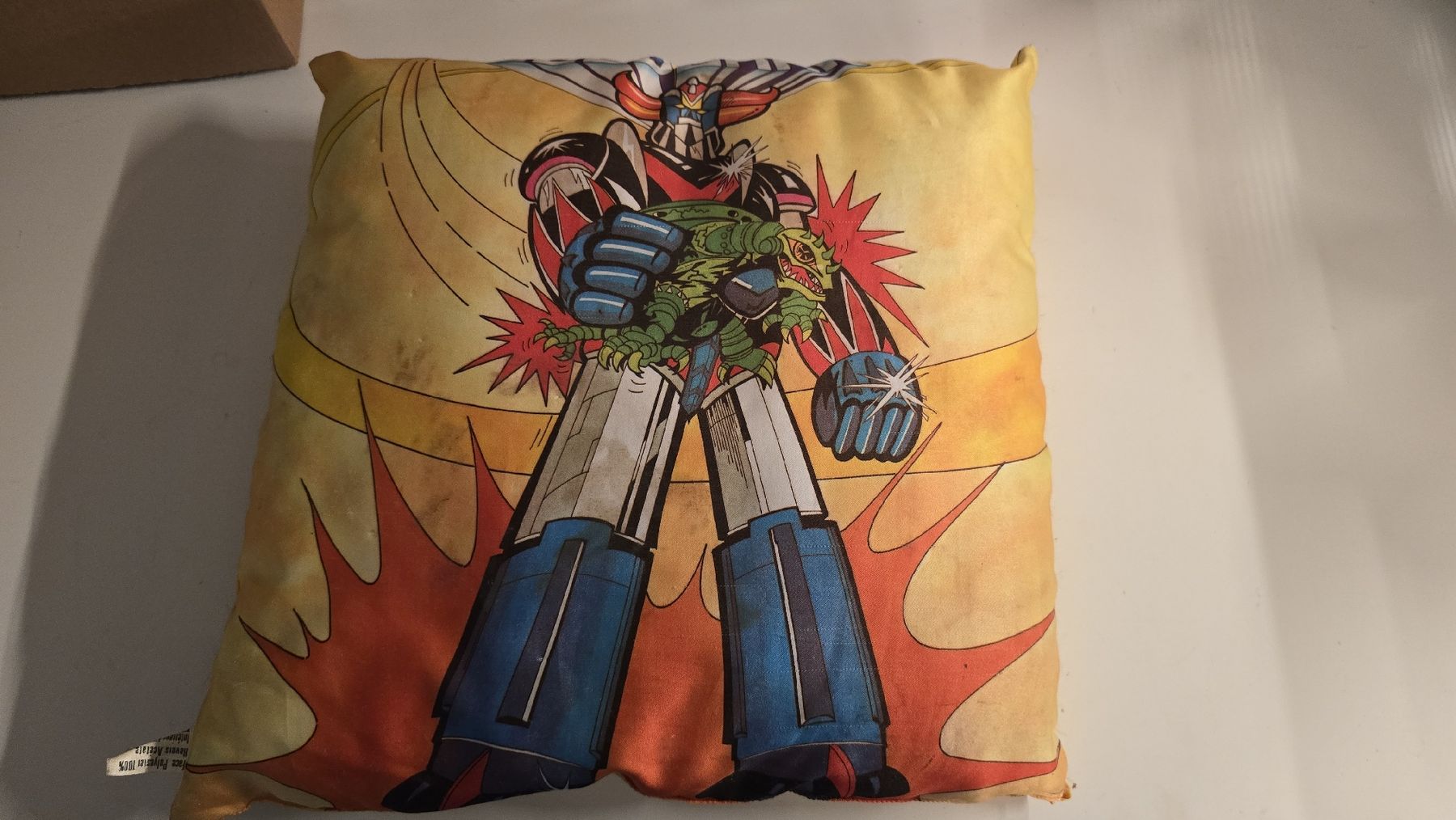 Coussins: Coussin Goldorak de collection – D'occasion à Champlan par Sgosteli