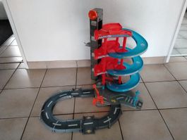 SHOWROOM-PARKPLATZ von Bburago mit Lift