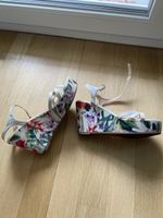 Sommer Sandalen mit Blumenmuster, Grösse 38, Top Zustand!