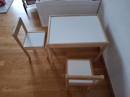 Kindertisch mit zwei Stühlen Holz Natur Weiss 