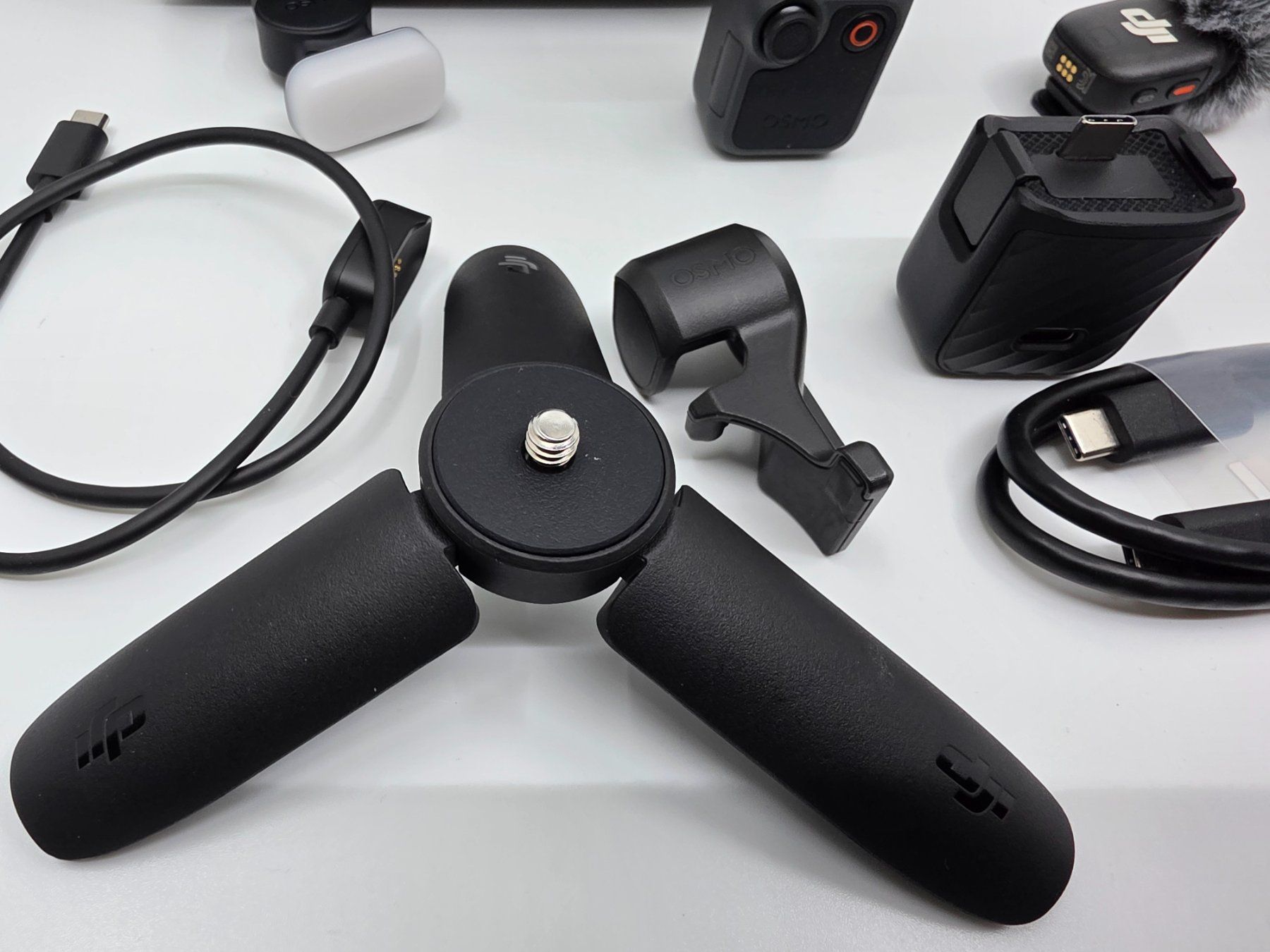 DJI Camcorder: DJI Osmo Pocket 4 Creator Combo – Gebraucht aus Ostermundigen von filewv 2