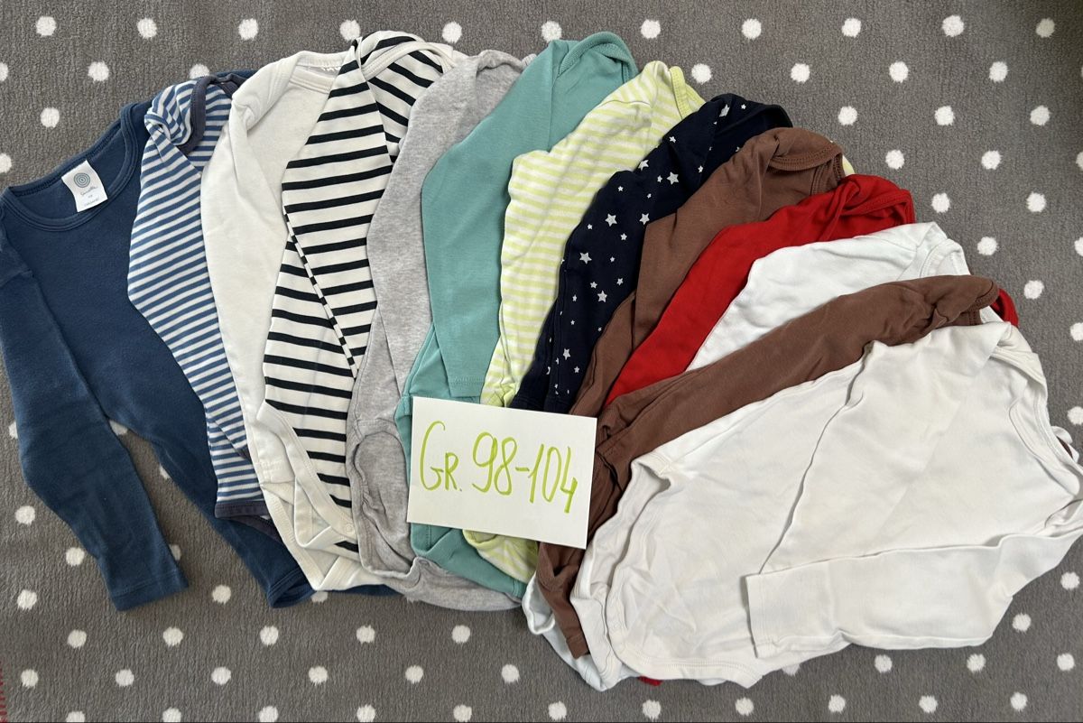 Lotti & Set di vestiti: Kinder Kleiderpaket Gr. 98/104 – Usato da Dottikon venduto da da_k8yy 1