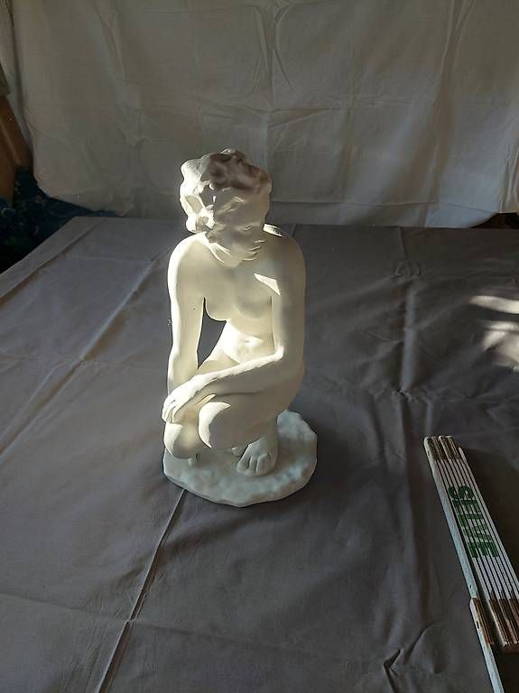 Figuren: Rosenthal, kniende Frauenfigur – Gebraucht aus Troistorrents von cla_5smf