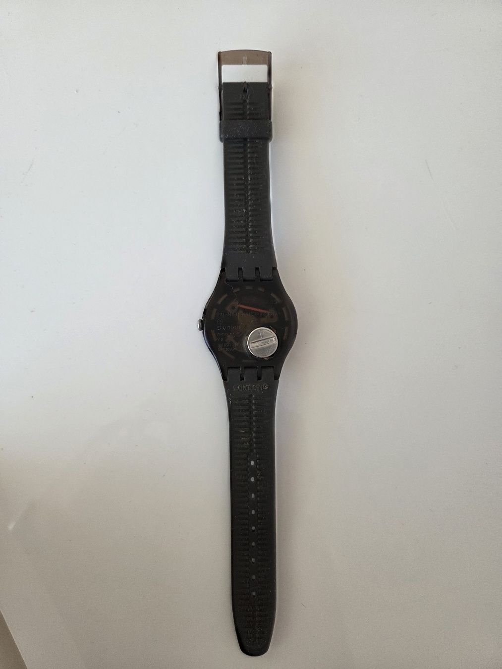 Swatch Orologi: Montre Swatch noire et rose – Usato da Delémont venduto da HappyGirl 2
