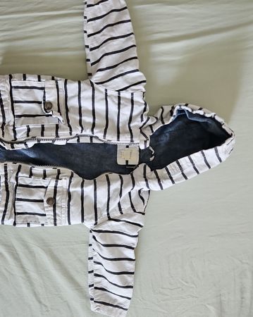 Kinderjacke Sfer gestreift mit Kapuze gebraucht Grösse 68-80