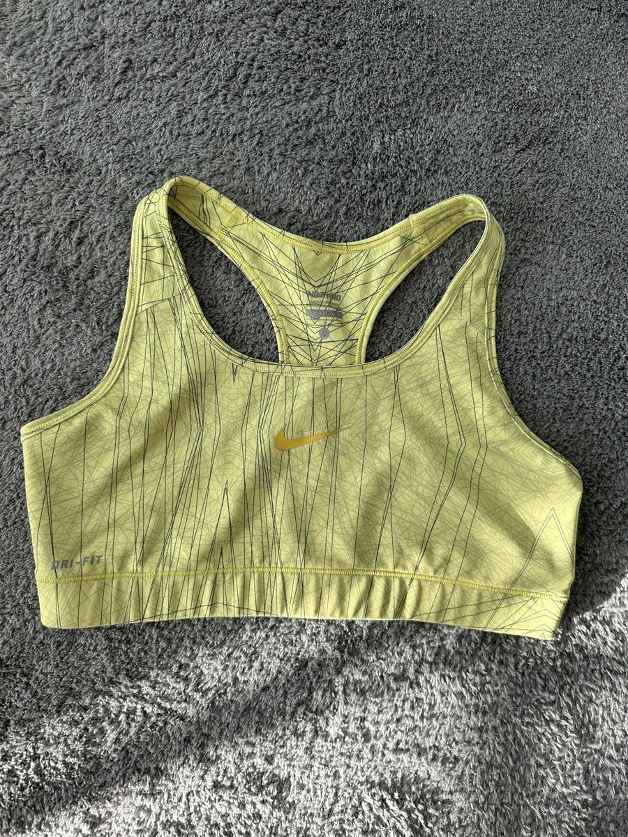 Nike Top: Nike Top – Nuovo (secondo la descrizione) da Winterthur venduto da su_4assd