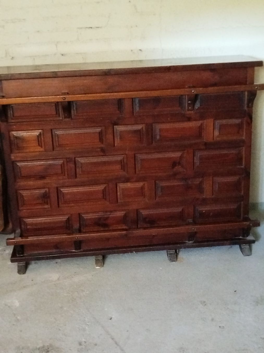 Ladenausstattungen & Messebau: Bar mit Hocker – Gebraucht aus Steinmaur von Corgii 1