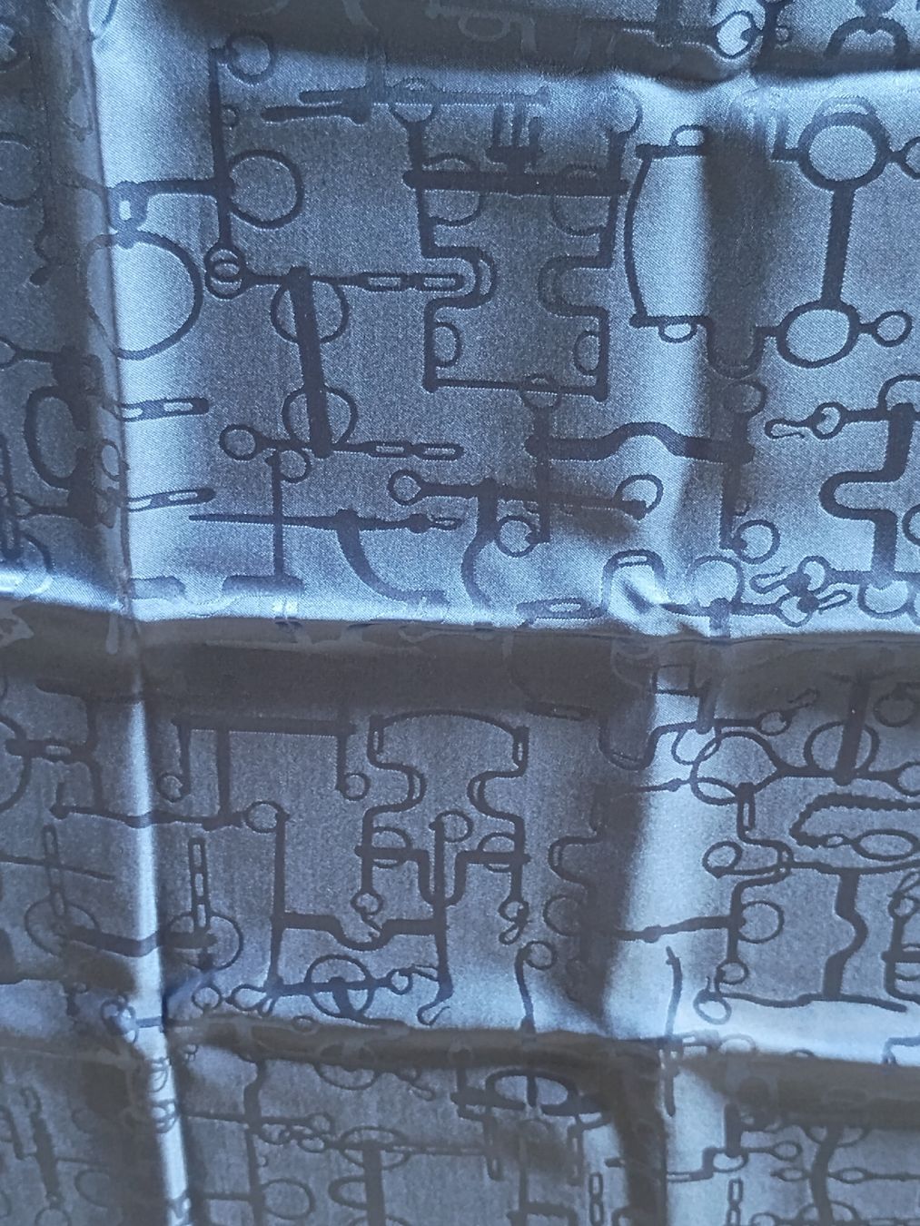 Hermès Autres vêtements & accessoires: Hermès Seidentuch  – D'occasion à Kirchlindach par Chantalone 6