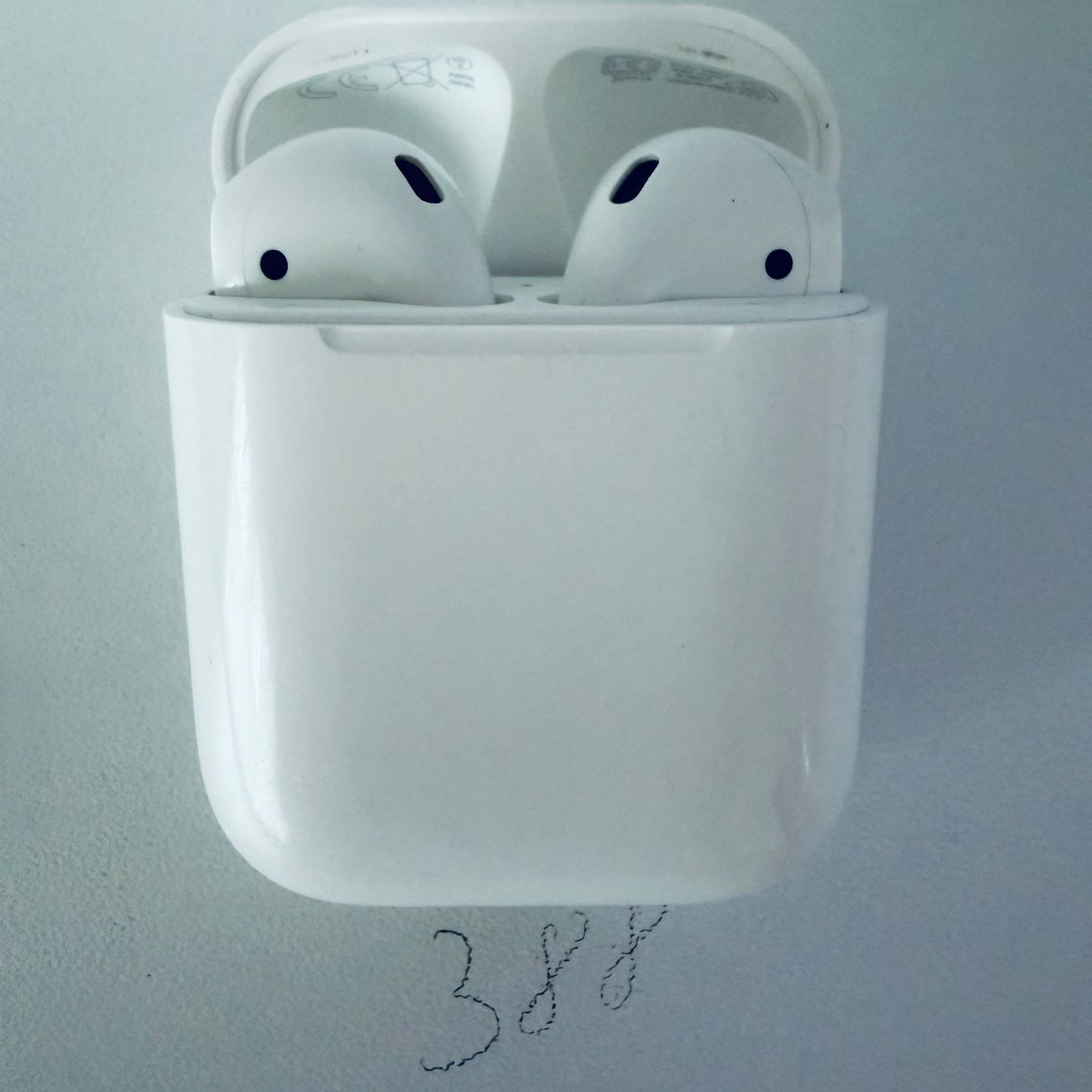 Apple Cuffie: Original Apple AirPods 2 Gen. Wireless Kopfhörer & Case – Usato da Basel venduto da MY.AIRPODS.SHOP