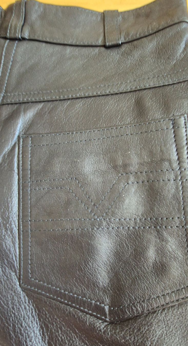 Pantalons: Short vintage en vrai cuir – D'occasion à Villars-sur-Glane par Verocac 3