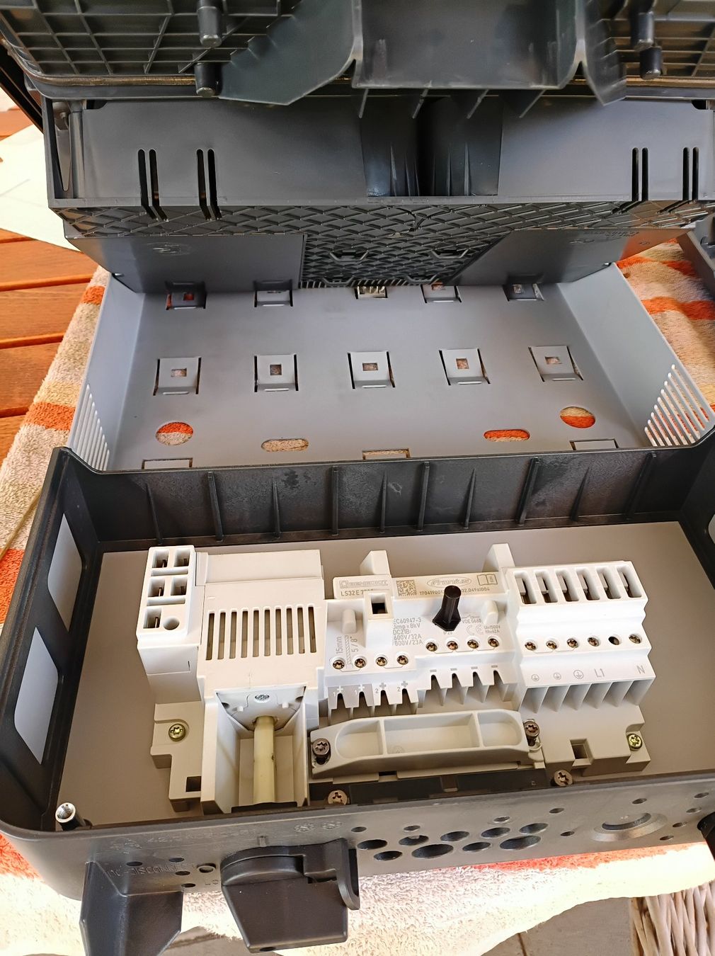 Fronius Inverter: Fronius Primo PV Wechselrichter Anlage – Usato da Bettenhausen venduto da Binford8000 3