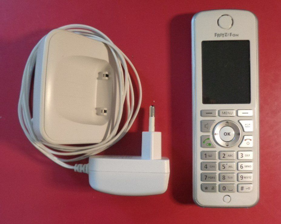 Fritz Telefoni: FRITZ!Fon DECT Telefon C4 mit Ladekabel & Netzteil – Usato da Dübendorf venduto da neringa