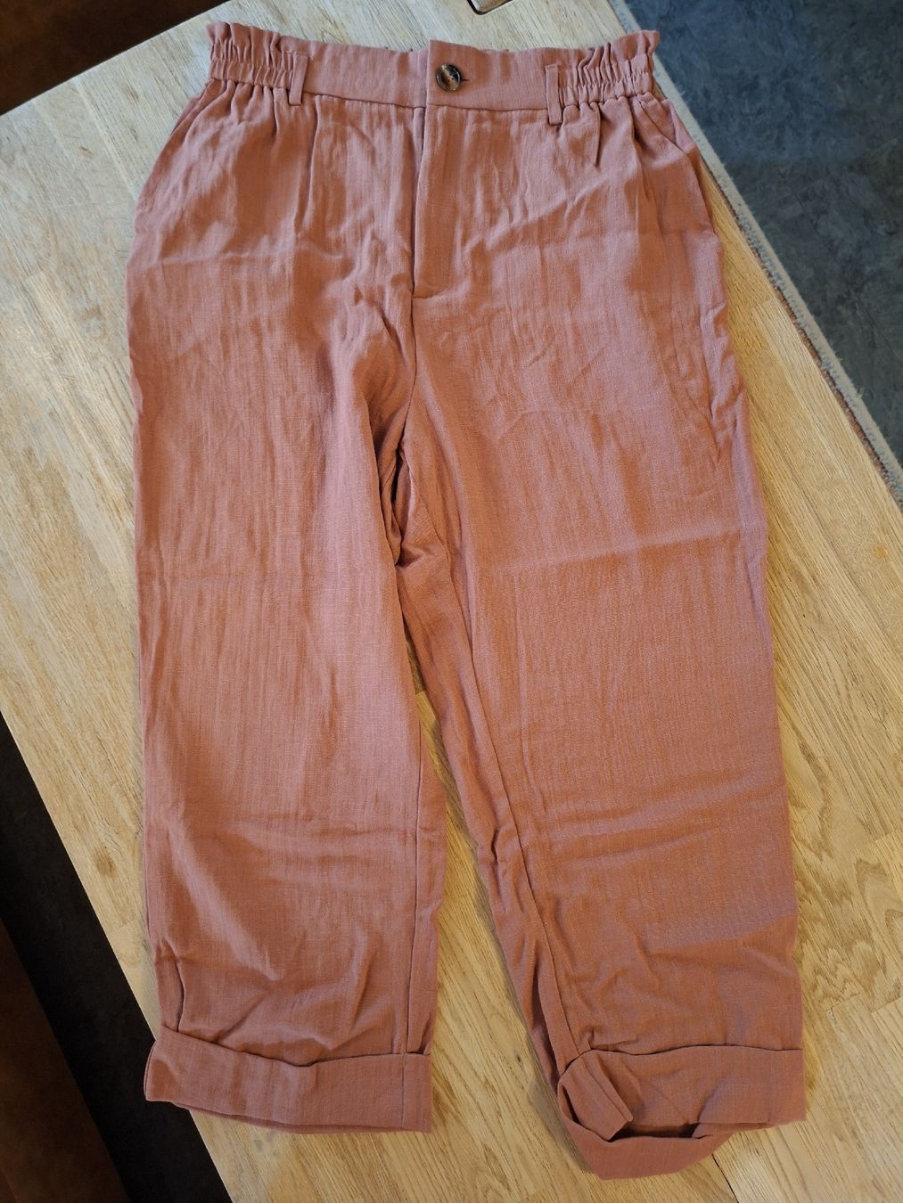 Halara Pantalons: Halara Hose  Grösse M neu mit Etikett – Neuf avec emballage d'origine à Leuk-Stadt par See_Lin