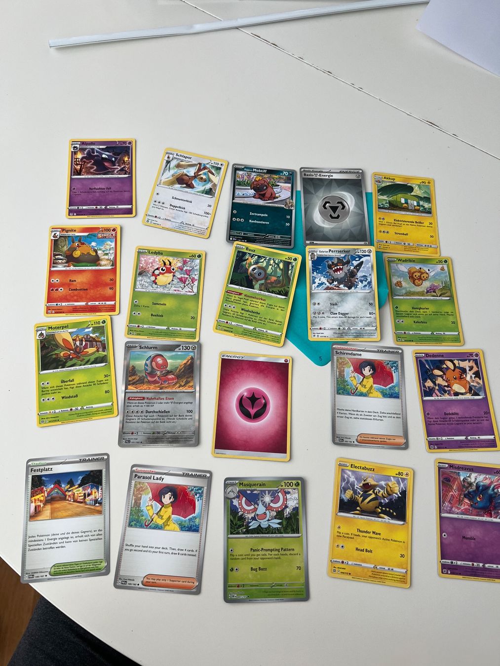 Pokémon Carte collezionabili: 20 Pokemon Karten Set diverse Modelle – Usato da Neuhaus SG venduto da Tanjach