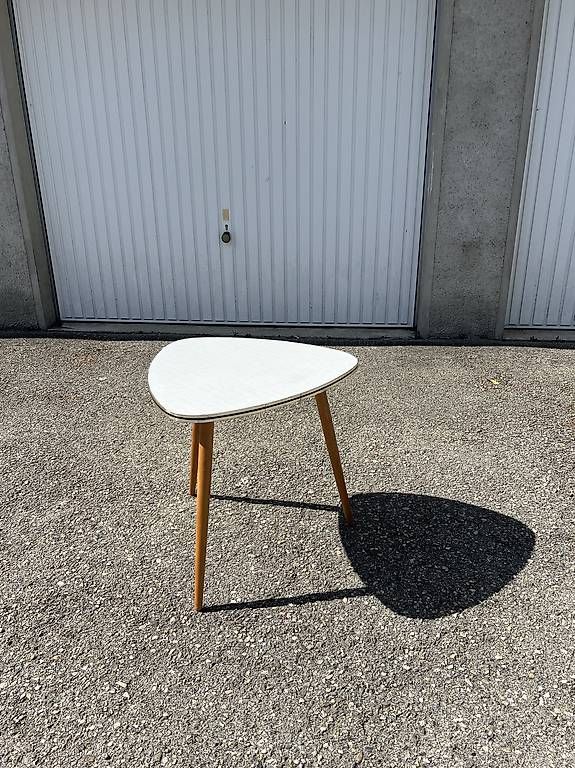Tavoli: Table tripode vintage Formica – Usato da Rochefort venduto da matold