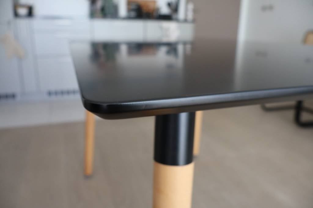 Tavoli: Black rectangular dinning Table / Table salle à manger noire – Usato da Tannay venduto da hab_7k5m 2