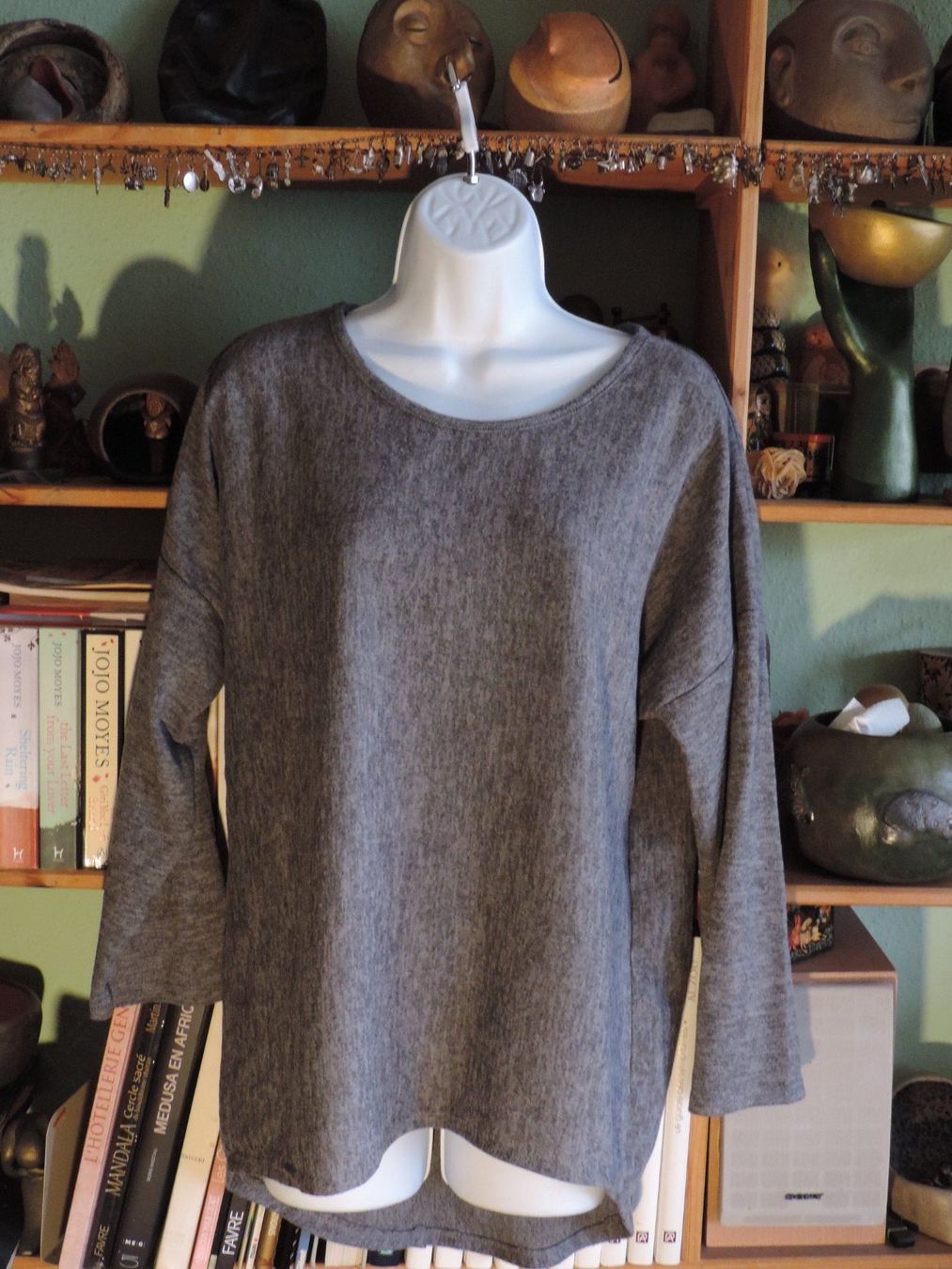 Lotti di vestiti: 2 pull gris et noir argenté – Usato da Genève venduto da Axelle333 7