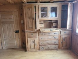 Antiker Holzschrank