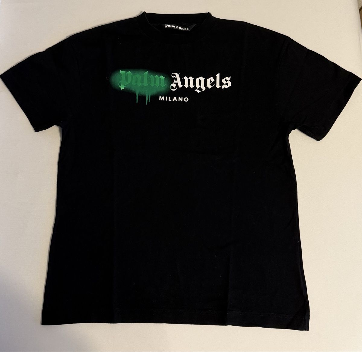 Palm Angels T-shirt: Palm Angels Milano Sprayed Logo Tee – Usato da Meggen venduto da O_E 1