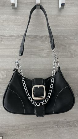 Schultertasche schwarz mit Kette 