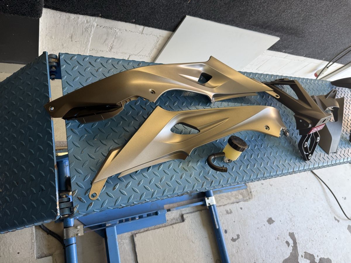 BMW Tutti i ricambio per moto: BMW s1000r 2014 – Usato da Unterterzen venduto da Hobby-driver