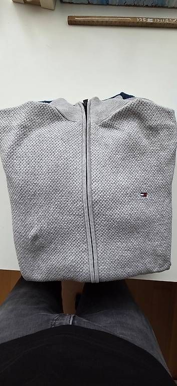 Pullover & Sweatshirts: Tommy Hilfiger Pullover Grösse L - 3 Stk – Gebraucht aus Henggart von Ollllley 2
