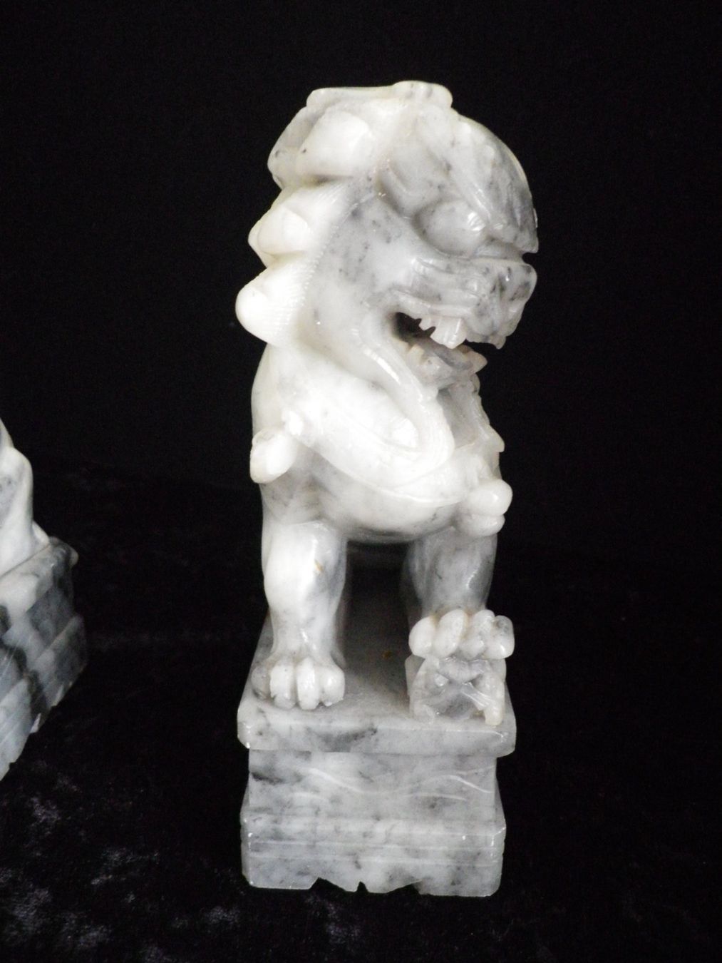 Statuette: Zwei Fu Hunde aus Marmor – Usato da Reinach BL venduto da Annodomini 6