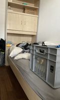Bett mit Kopfteil