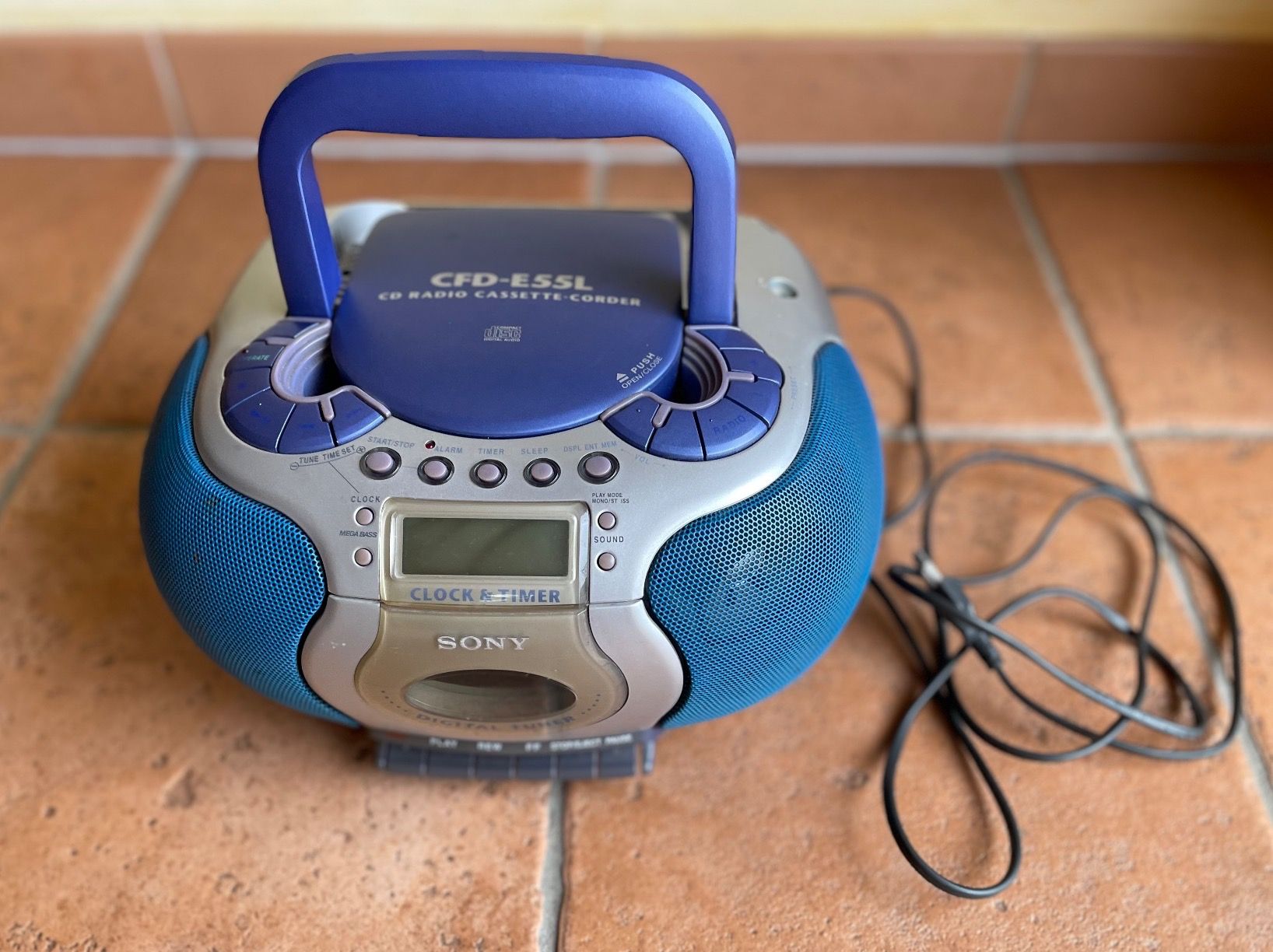 Sony Radios: Radio cassette Sony CFD-E55L – Gebraucht aus Chamoson von