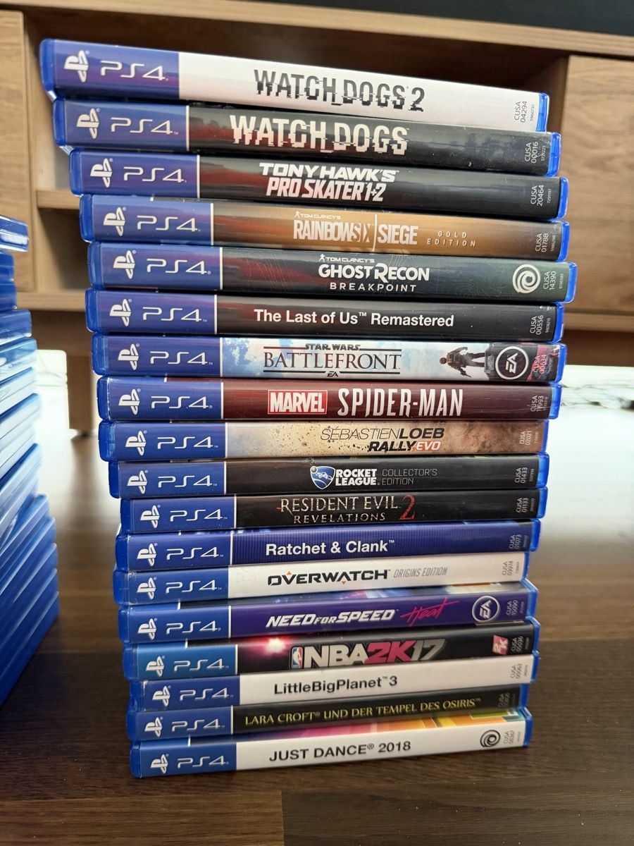 Sony Konsolen: PlayStation 4 Pro Spiderman Edition + 33 games + 2 controlle – Gebraucht aus Kloten von Friendly_Collector 3
