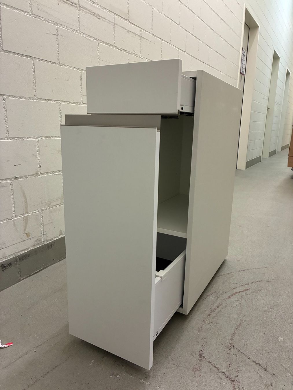 Cucine complete: Unterbaumöbel mit Griffleiste – Nuovo (secondo la descrizione) da Wettingen venduto da Veriset_AG 2