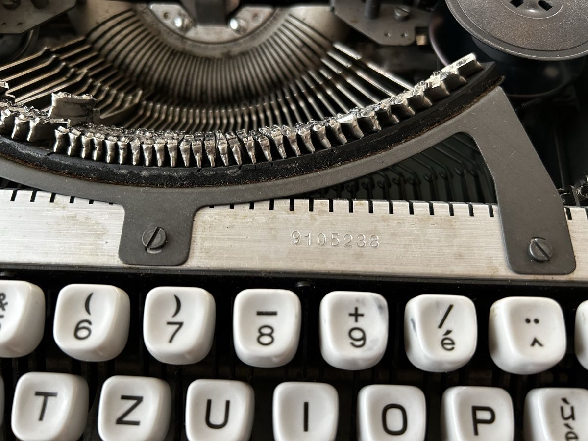 Macchine da scrivere: Machine à écrire Hermès baby vintage – Usato da Cheseaux-Noréaz venduto da glamourana 3
