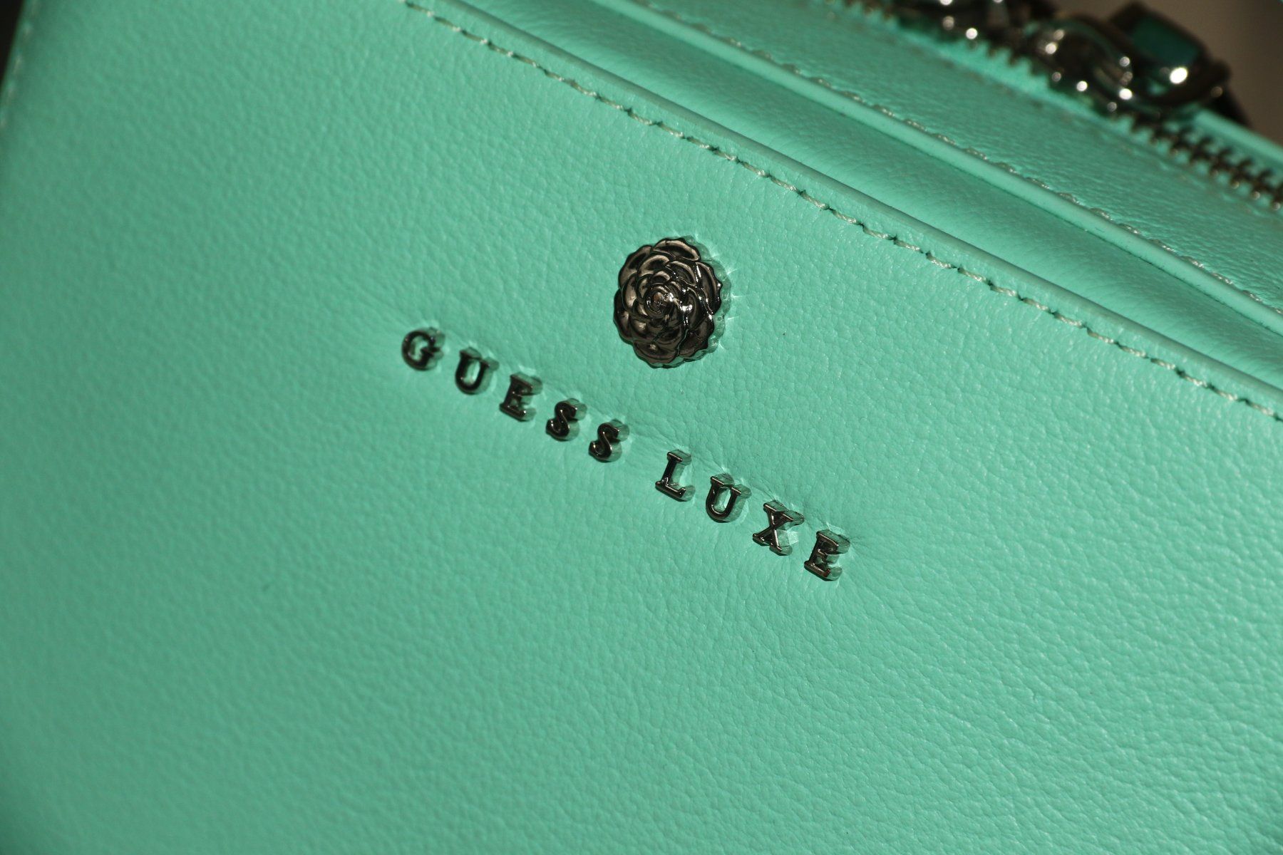 Guess Borse da donna: Neue hübsche GUESS Tasche – Nuovo e nell'imballaggio originale da Oberwil-Lieli venduto da Svetlana28 8