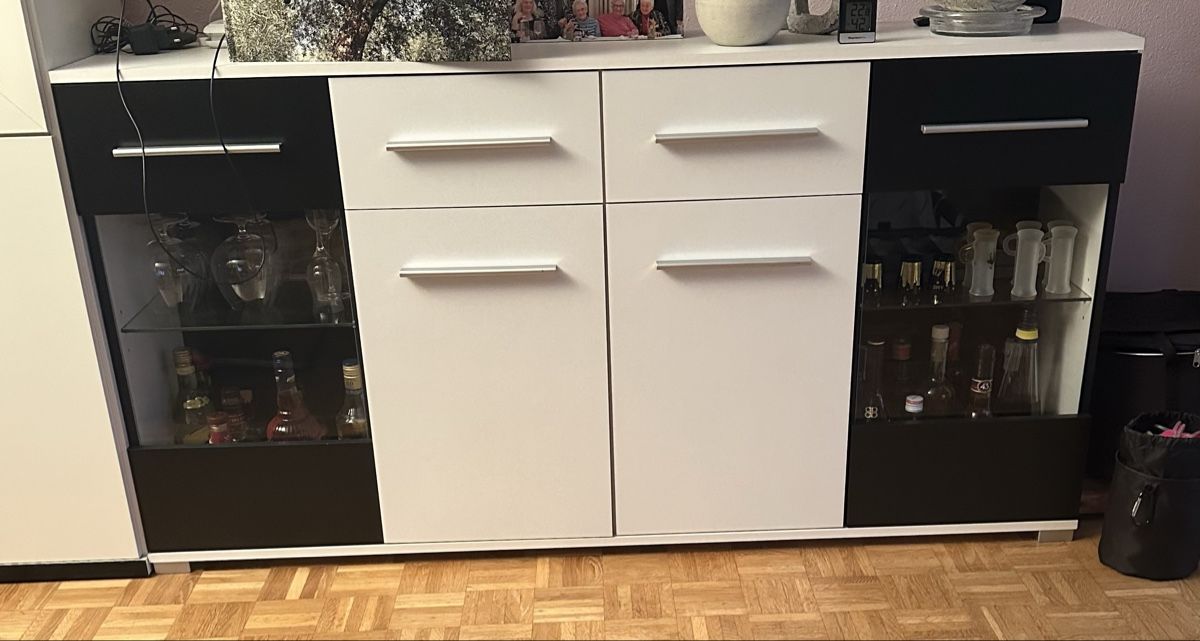 Cassettiere: Sideboard Kommode Weiss Schwarz mit Glastüren Schubladen – Usato da Pfäffikon ZH venduto da thf_rqs2