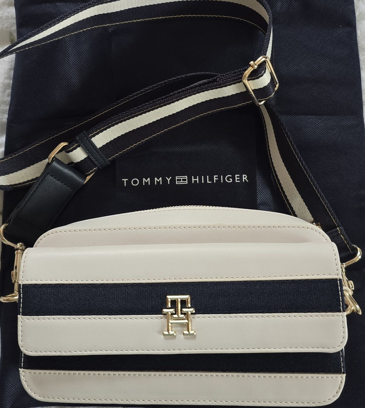 Tommy Hilfiger Taschen für Damen: Tommy Hilfiger Tasche NEU  – Neu und originalverpackt aus Widnau von Schurlibua 3