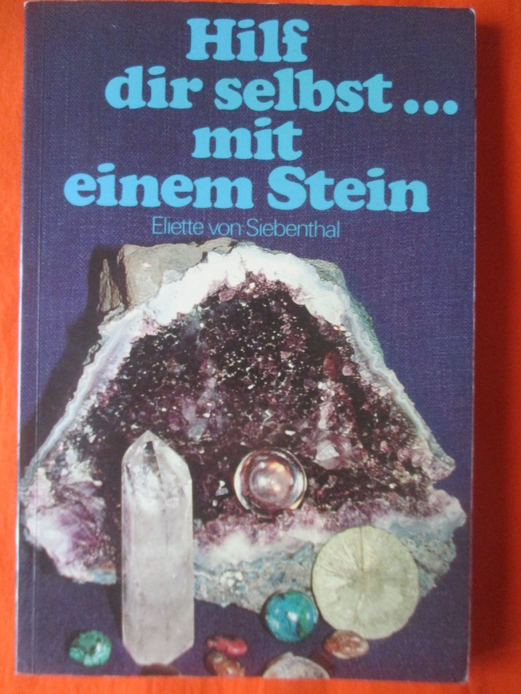 Bücher: Buch hilf dir selbst mit einem Stein – Gebraucht aus Birsfelden von alles-muss-raus