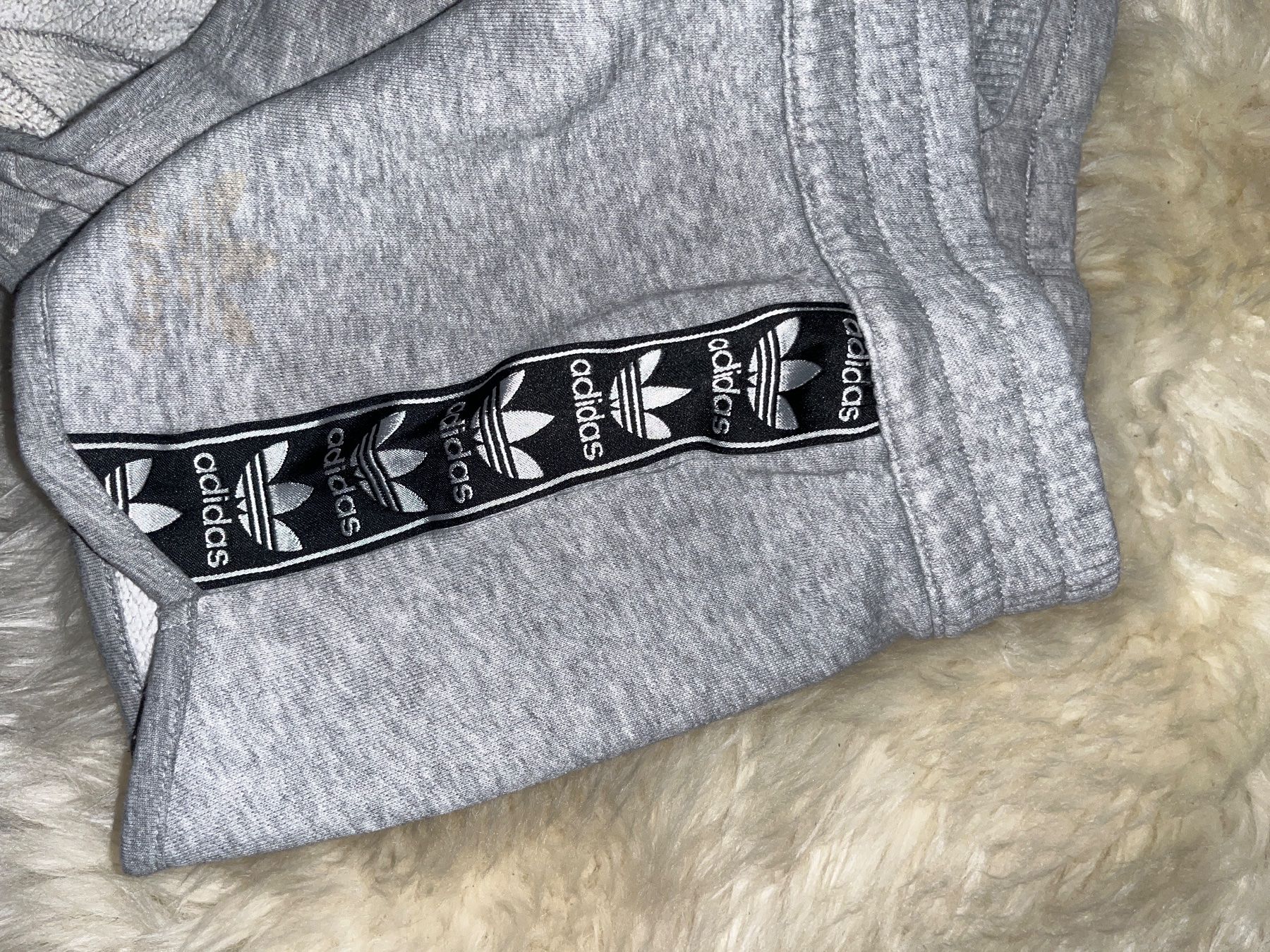 Adidas Pantaloni: Adidas Shorts – Usato da Hombrechtikon venduto da Kaatja 2