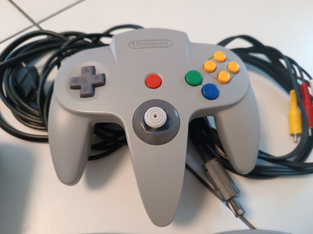 Nintendo Konsolen: N64 / Nintendo 64 Konsole mit 6 Games – Gebraucht aus  von  2