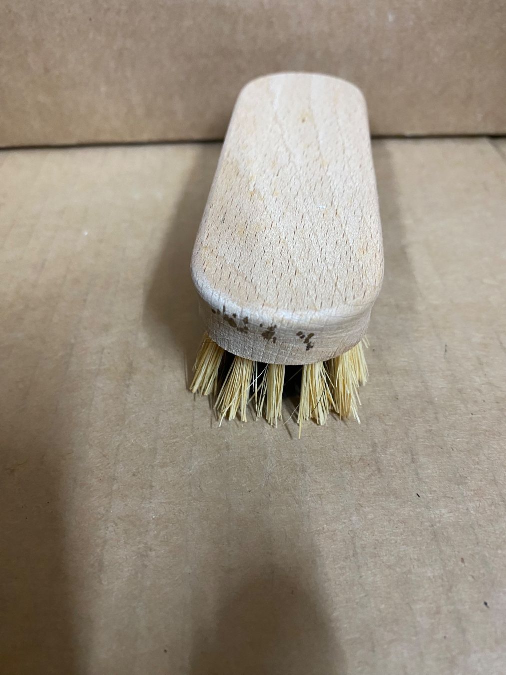 Sonstige Kleidung & Accessoires: Nagel- oder Schuhbürste aus Holz – Gebraucht aus Eschlikon TG von 1.- 3