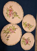 4 Teller mit Blumenmuster und Goldrand, Vintage Geschirr