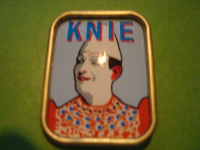 Plaquettes & Badges: Zirkus Knie Anstecker – D'occasion à Riehen par Baerewaegli