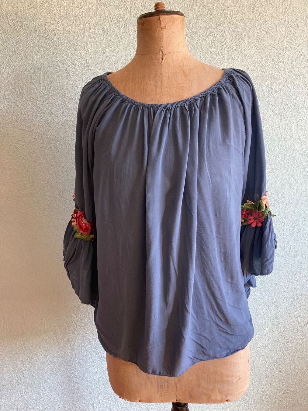 Camicette: Blouse bleue brodée taille 38 – Usato da Genève venduto da ct_fqr8