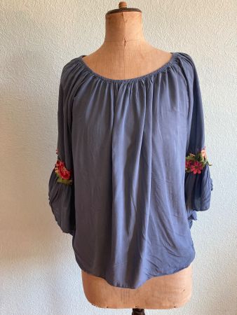 Blouse bleue brodée taille 38