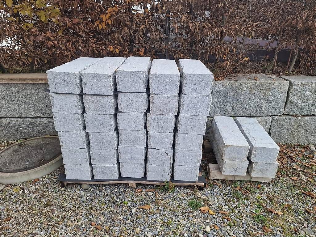 Steine & Dachziegeln: Granit Mauersteine gespalten – Gebraucht aus Ottikon von nag-champa77 1