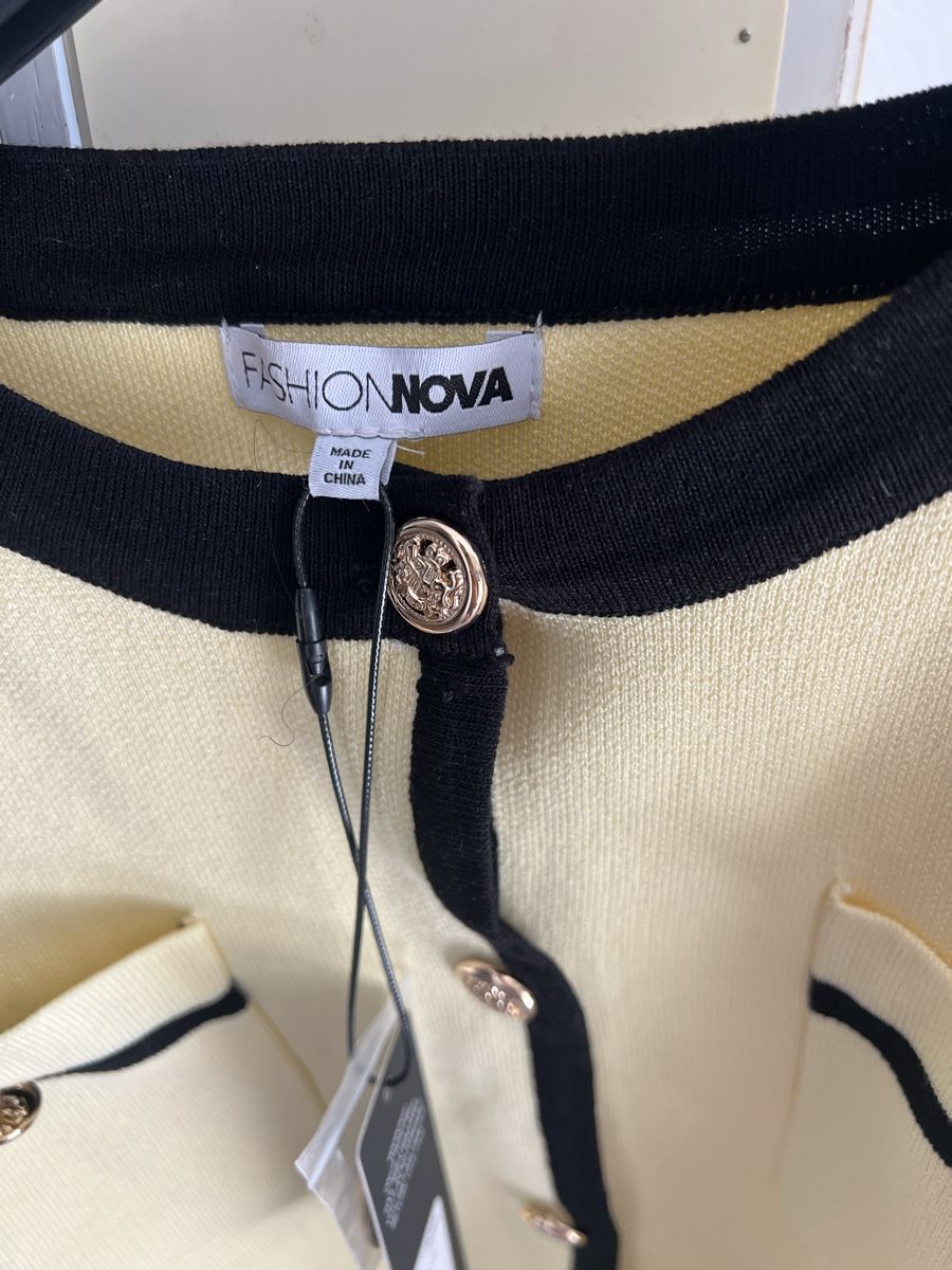 Tops: Fashion Nova Top  – Neu und originalverpackt aus Kirchberg BE von lea_kb6y 2