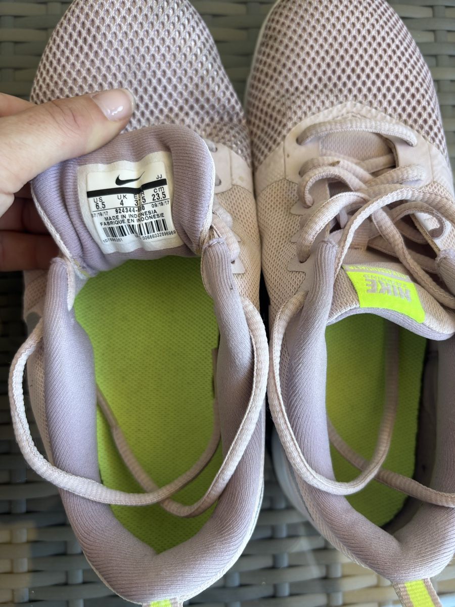 Chaussures femmes: Baskets Nike rose taille 37,5 – D'occasion à Genève par ste_k6dj 1